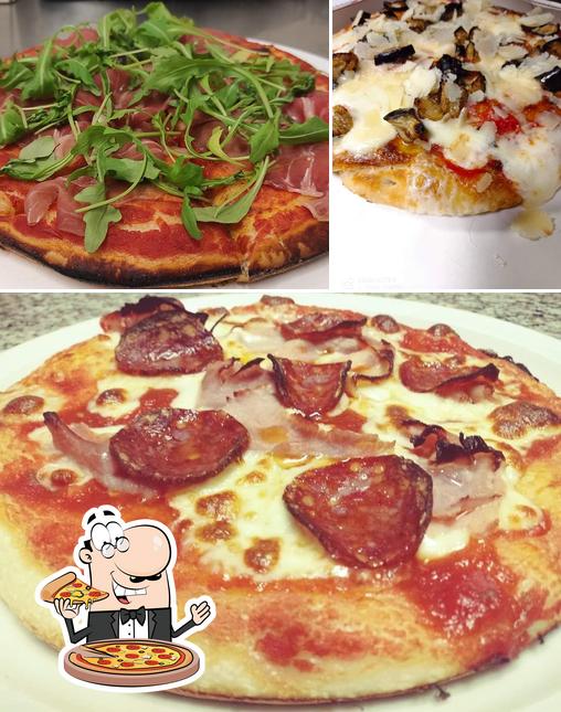 Ordina tra le svariate varianti di pizza
