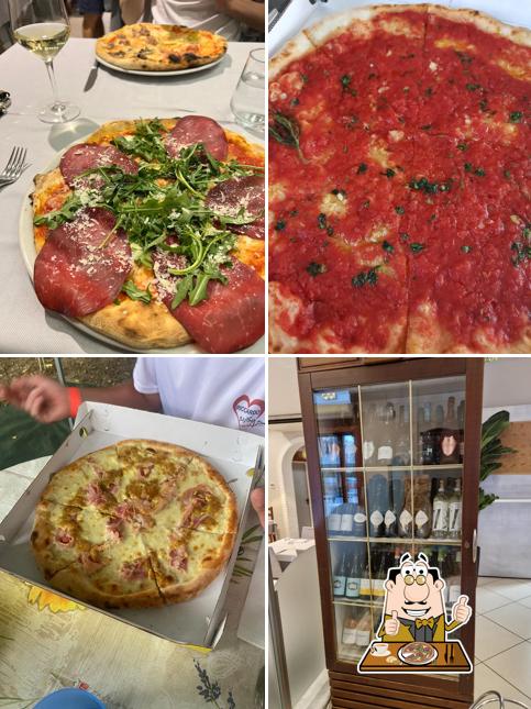 Prenditi una pizza a Alla Pinarella Ristorante Pizzeria