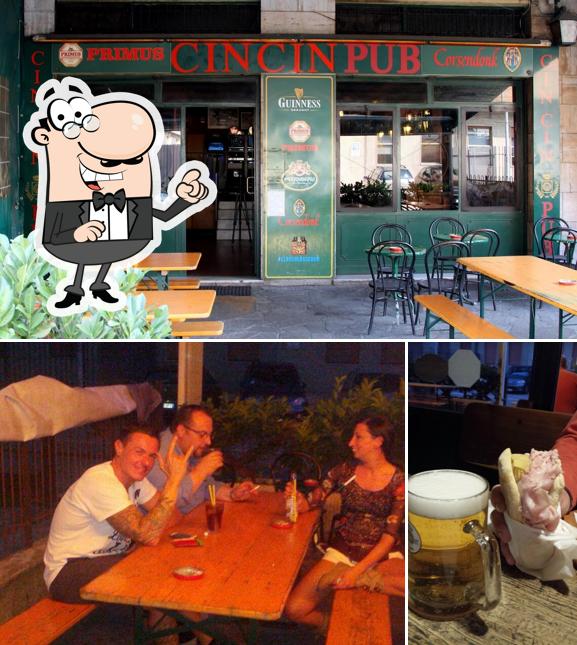 Cin Cin Pub si caratterizza per la interni e bevanda
