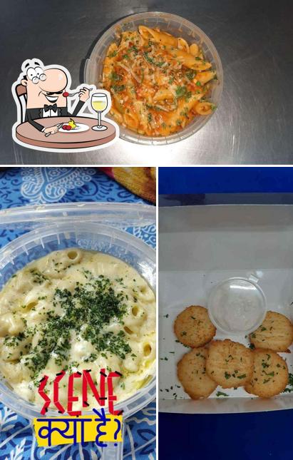 Macaroni and cheese and garlic bread at BIMBOX - Burger In My Box