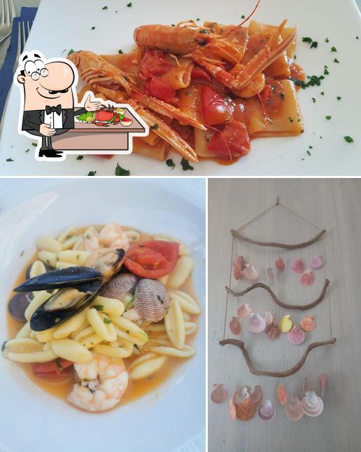Ordina tra i vari piatti di mare offerti a Mediterraneo - Ristorante Pizzeria