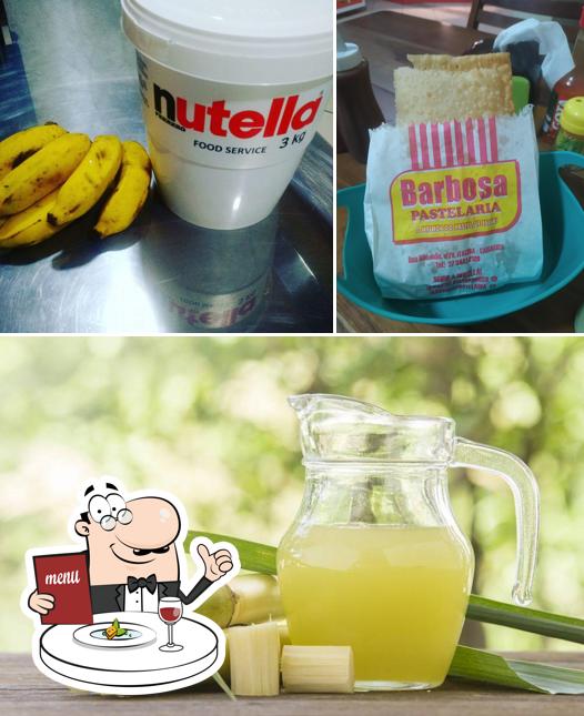 A comida e bebida do restaurante