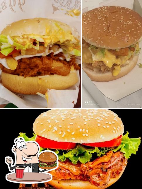 Order a burger at AL BROASTER KING