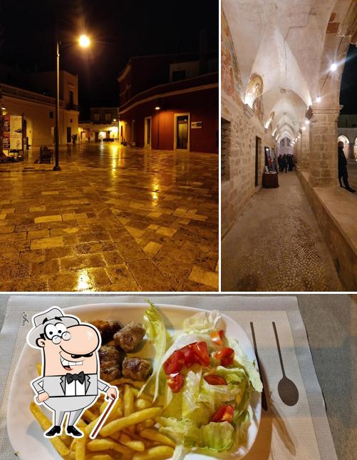 Dai un’occhiata alla immagine che mostra la esterno e cibo di Diverso Risto Pub - Café & Food