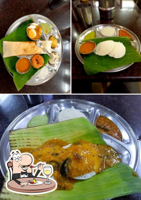 Idli at HOTEL SRI GANAPATHI BHAVAN