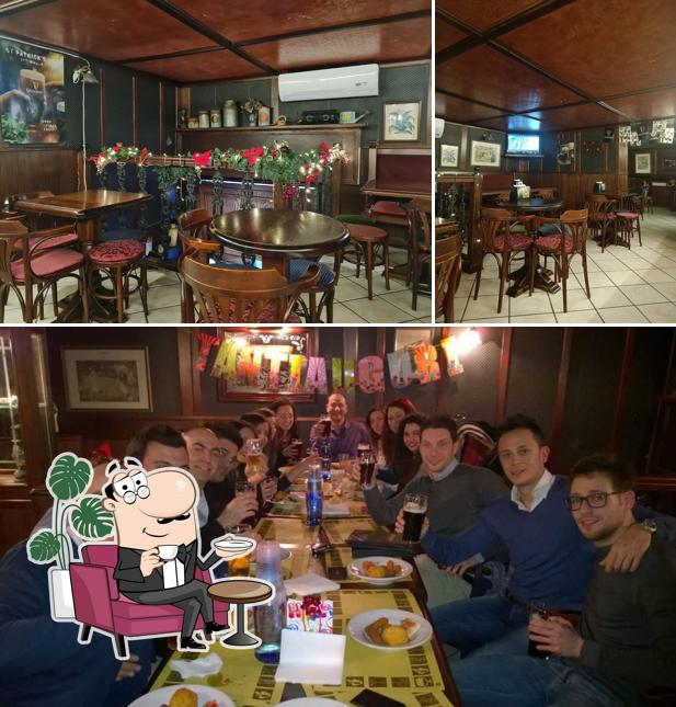 Dai un'occhiata agli interni di Mallard Pub Di Vignola Silvano