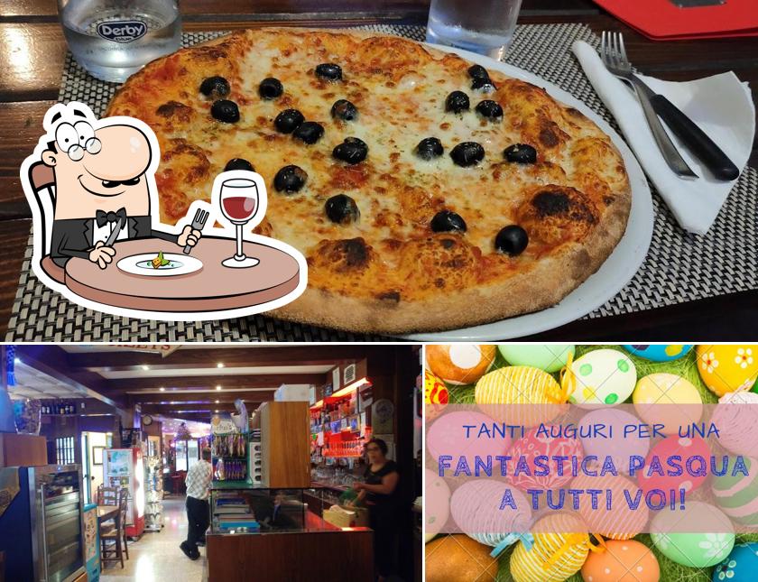 Pizzeria Bar Osteria con Cucina da Virgi/Al Cacciatore si caratterizza per la cibo e interni