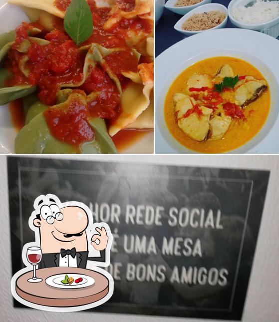 A ilustração do Apricot Bistrô’s comida e quadro-negro