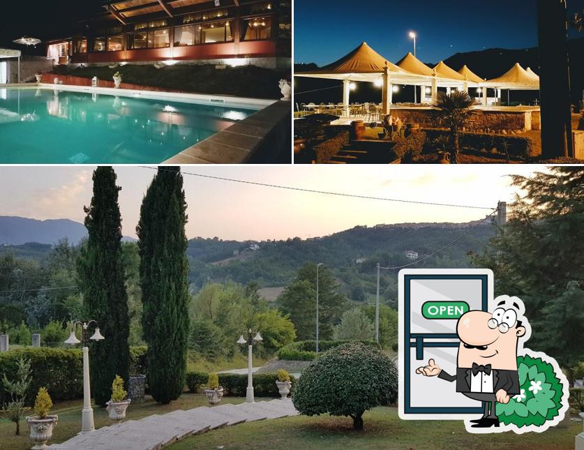 Goditi la vista dagli esterni di Luna rossa ristorante pizzeria