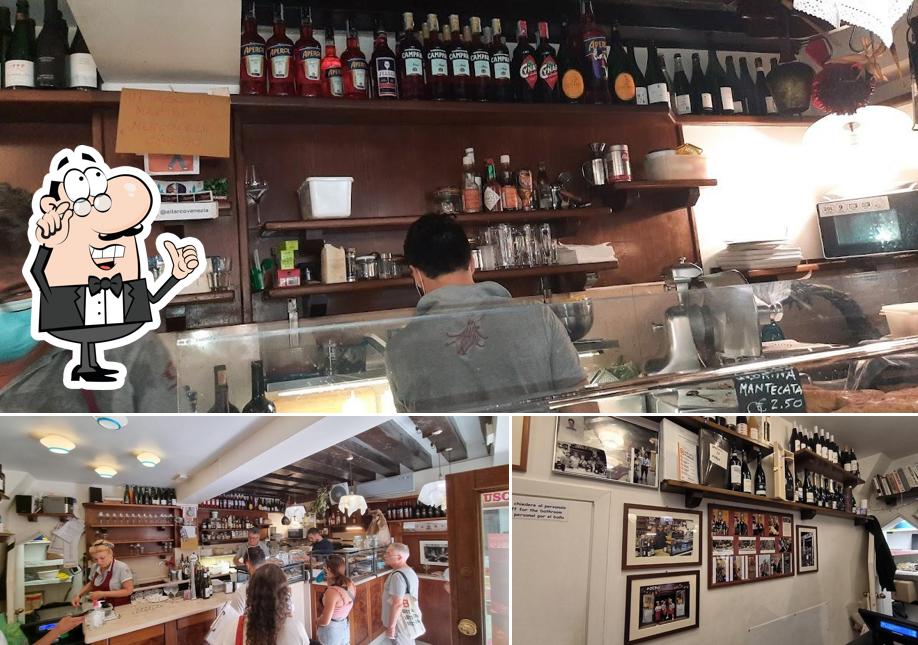 Gli interni di Bar All'Arco