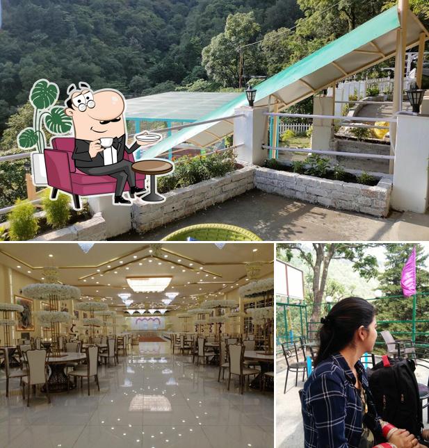 The photo of Feelings Cafe’s interior and exterior