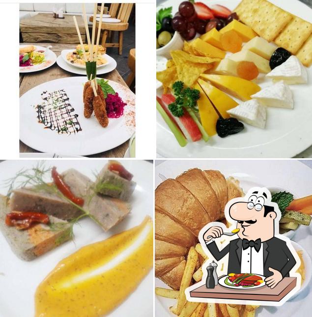 Raise The Bar Rooftop - Clarens Hotel