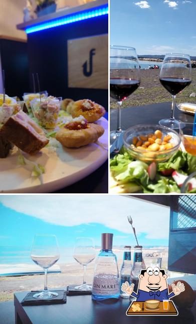 Francischiello lounge bar & restaurant si caratterizza per la cibo e interni