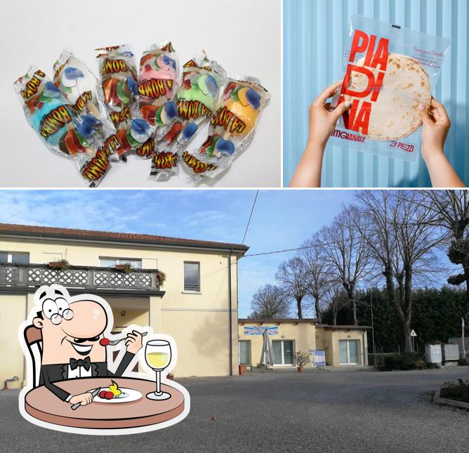 La cibo e esterno del ristorante