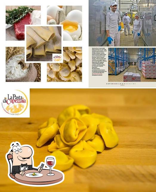 Pasta Di Capezzaia si caratterizza per la cibo e esterno