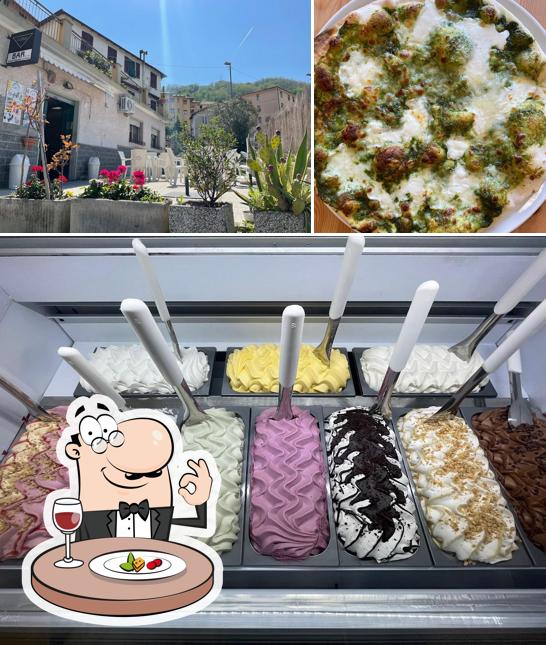Bar Pizzeria in Prelo si caratterizza per la cibo e interni