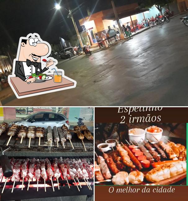 O Bar e Espetinho 2 Irmãos se destaca pelo comida e exterior