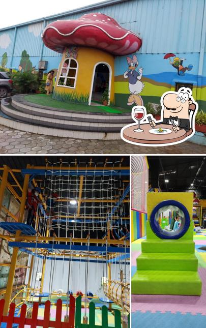 Among different things one can find food and exterior at Bouncy Bunch - Kids Play Zone - Kids Play Area Play, Eat, Party - Repeat