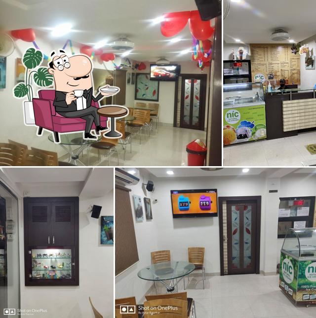 The interior of CAFE CHOKOLADE