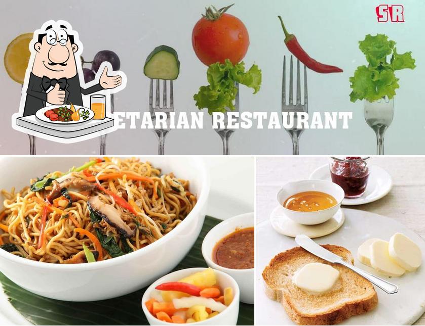 Food at Shreemoyee Restaurant