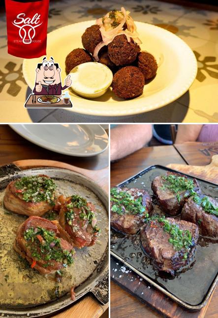 Peça refeições de carne no Salt Steak House
