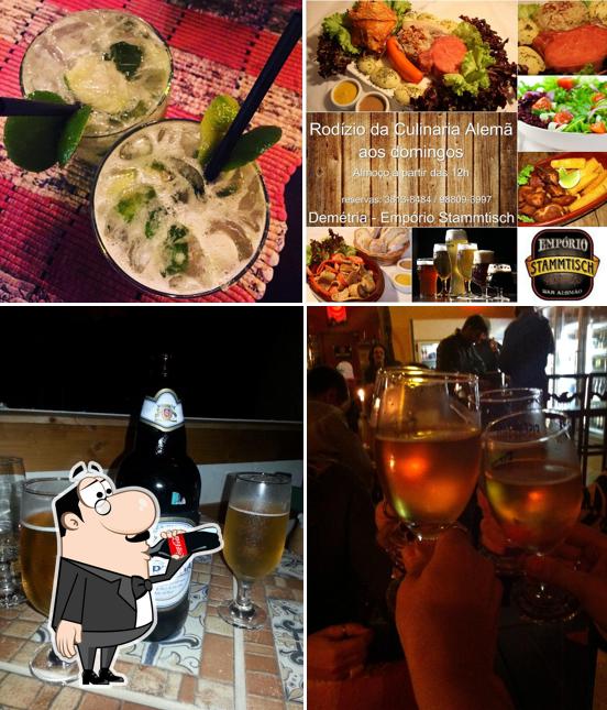 A bebida e comida do restaurante