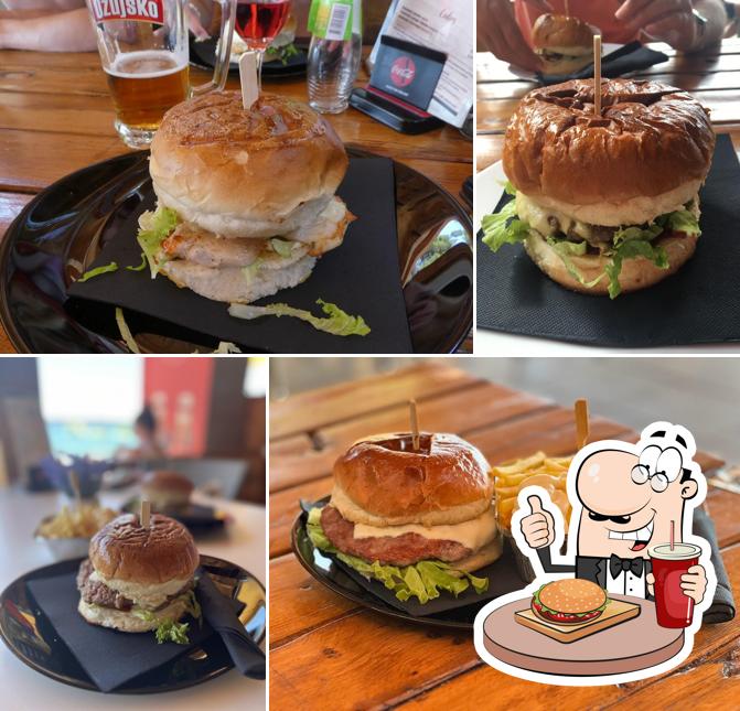 Ordina un hamburger a Grill & Pizza Lea