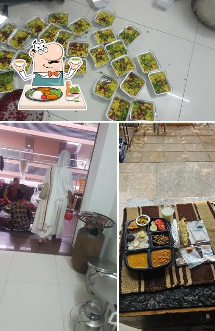 Food at Shri Mahavir Jain Bhojanshala