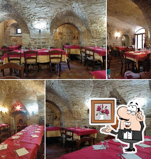 Dai un'occhiata agli interni di La Cantina della Canonica
