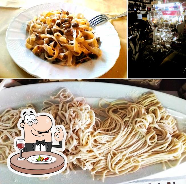 Questa è la foto che mostra la cibo e bancone da bar di L'Arcolaio Tipicità