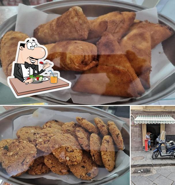 Tra le varie cose da Piruntha Ceylon Resturant si possono trovare la cibo e esterno