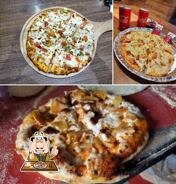Pick pizza at Foodeez Caffee