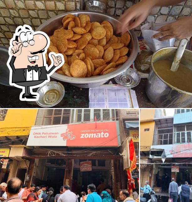 The interior of Oma Pahalwan Kachodi Wale