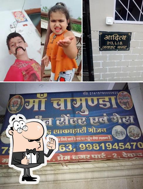 Look at the pic of Tiffin