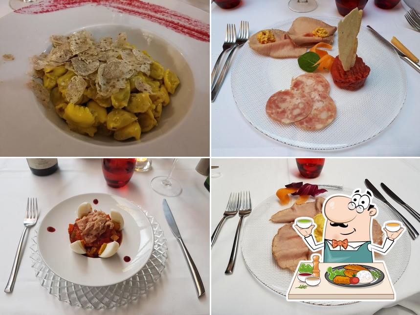 Platti al Trattoria ristorante con Camere Cortiletto D'Alba