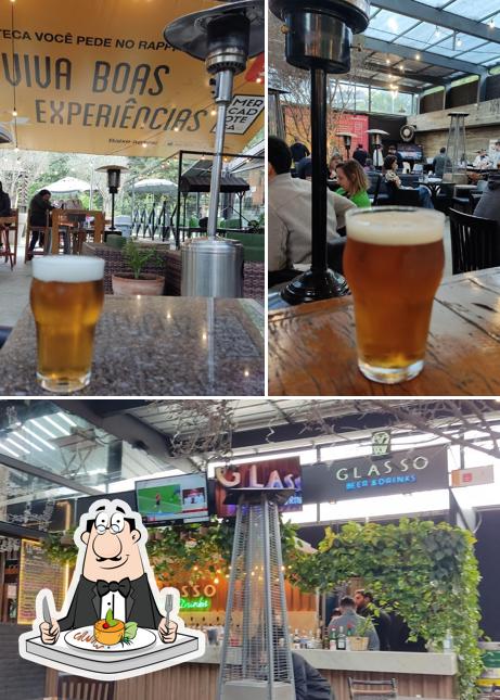 O Glasso Beer & Drinks se destaca pelo comida e interior