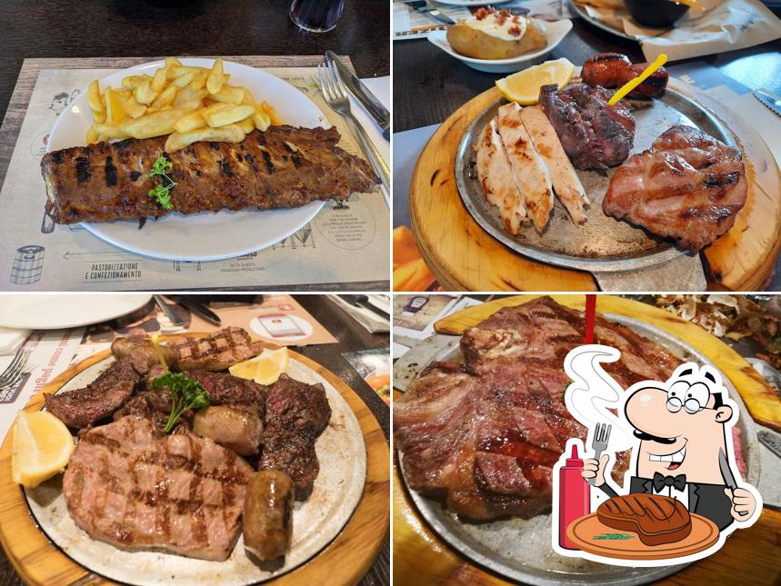 Ordina i piatti di carne a Roadhouse Restaurant Mestre