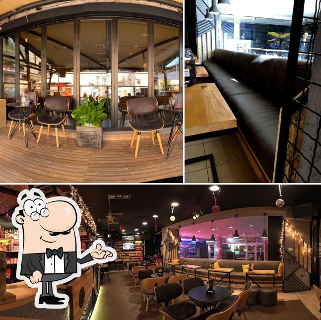 Installez-vous à l'une des tables de Coffee Lab