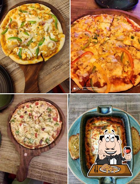 Order pizza at Make My Day Pizza Italian Food Italian Cafe Continental Pizza Pasta Burger Sandwich Desserts Mojitos Mocktails Cappuccino Coffee Nachos Birthday Cafe Cakes Cookies Restaurant Cafe Birthday Party Kitty Party Marol