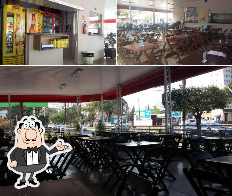 O interior do Gugu Lanches