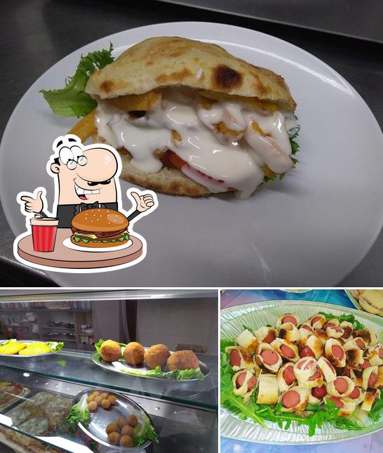 Ordina un hamburger a Bennardino - Pizzeria Rosticceria
