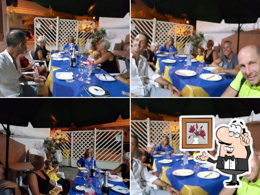 Dai un'occhiata agli interni di Speedy Pizza