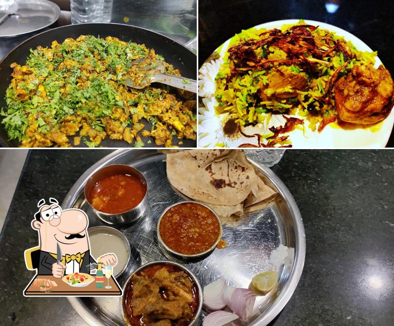 Meals at Pethkar Wada