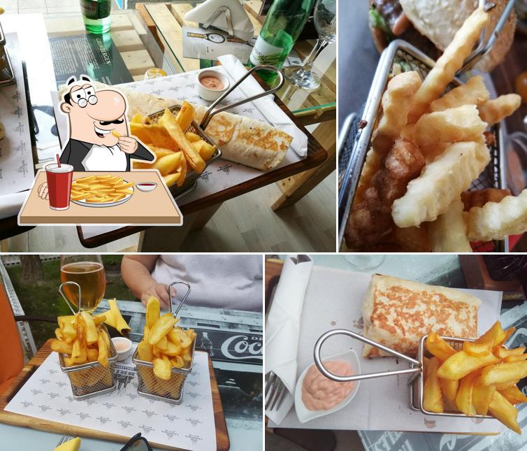 Ordina un piatto di patatine a Grill & Beer Bar Fabrique