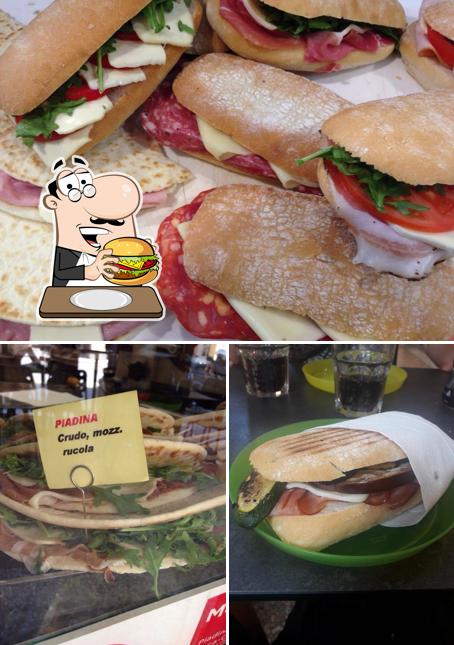 Prenditi un hamburger a Bar Del Cuore