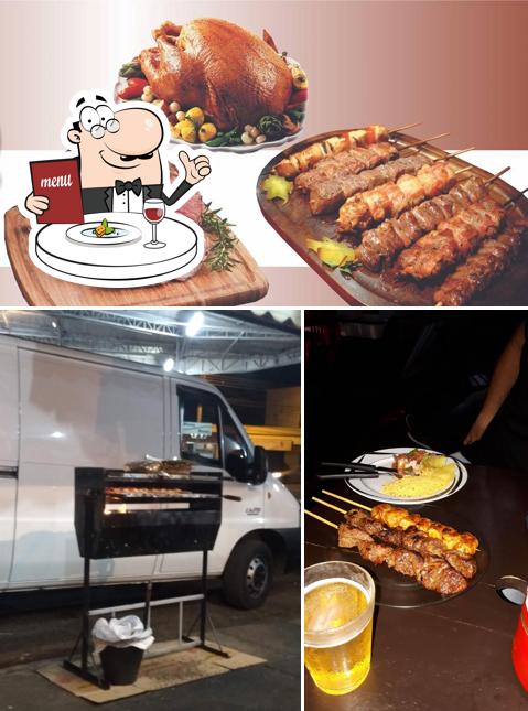 Entre diferentes coisas, comida e cerveja podem ser encontrados no Espetinho Do Roberto