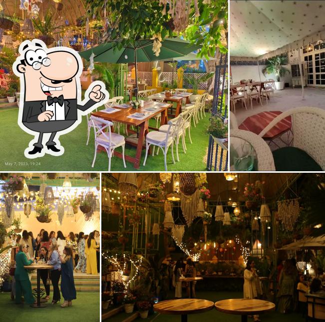 The interior of CAFE RAZZMATAZZ