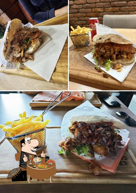 Panino con maiale stirato al Crazy Chicken Gyros