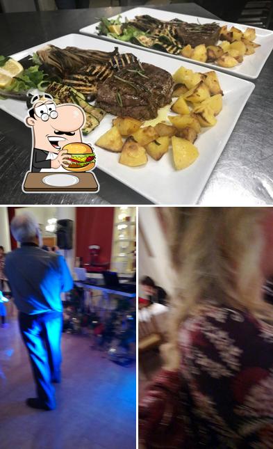 Prenditi un hamburger a Fuori Tema Ristorante Pizzeria