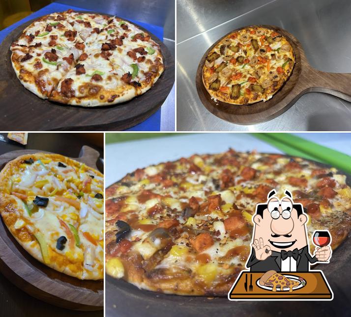 Pick pizza at Mr.Black Chef’s Pizza